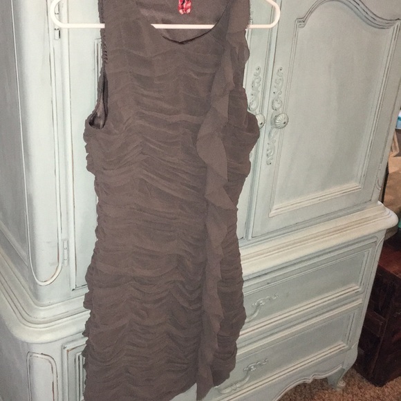 Olive Green fitted party dress! - Picture 2 of 4